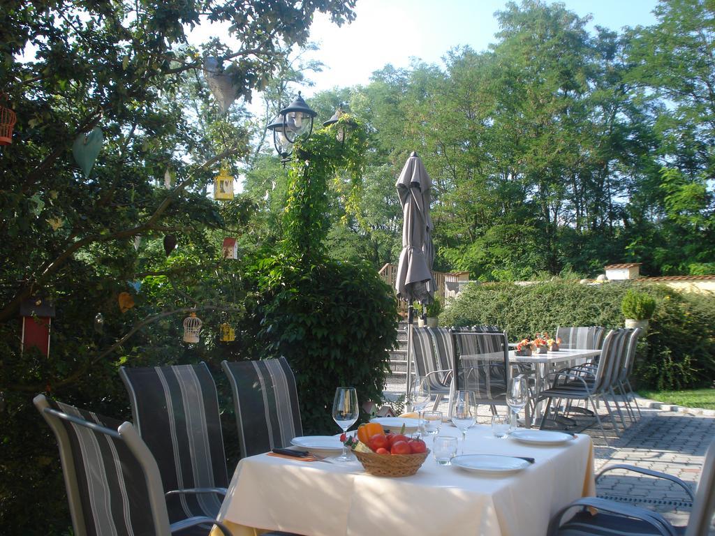 Hotel Pension Rudi - Weingut Kellner Pulkau Esterno foto