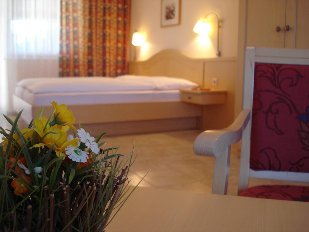 Hotel Pension Rudi - Weingut Kellner Pulkau Esterno foto