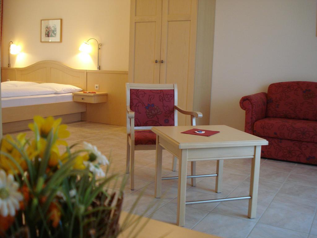 Hotel Pension Rudi - Weingut Kellner Pulkau Esterno foto